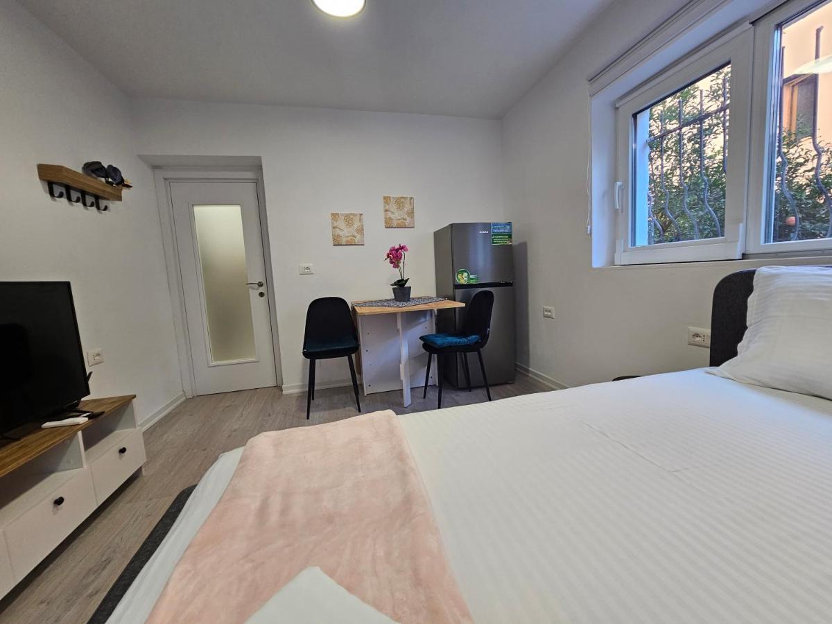 Tiny Rose Studio Тирана Екстериор снимка