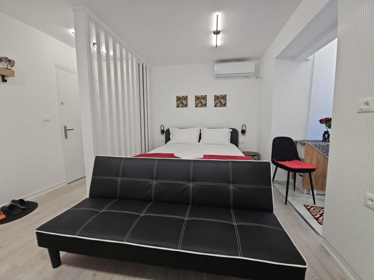 Tiny Rose Studio Тирана Екстериор снимка